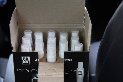 Pakovanje u koje staje 13 komada parfema u spreju od 25ml za automobile